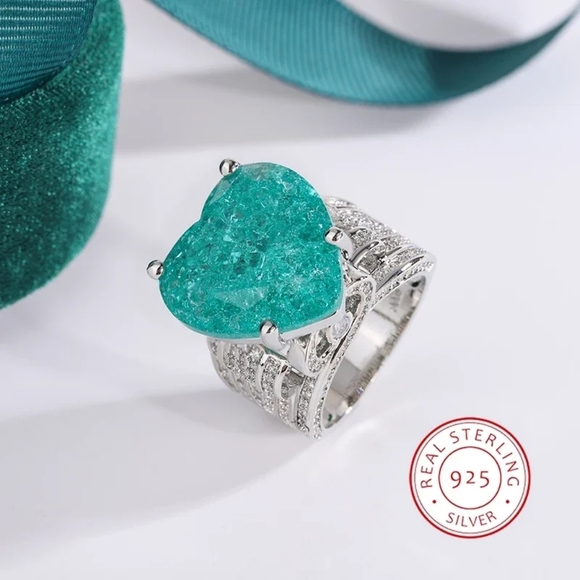 Jewelry - Sterling silver teal heart diamond ring